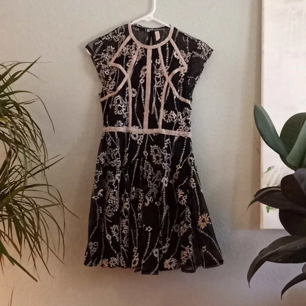 Free People Bohemian Lace Embroidered Coquette Girl Black Cream Feminine Dress - Picture 4 of 7